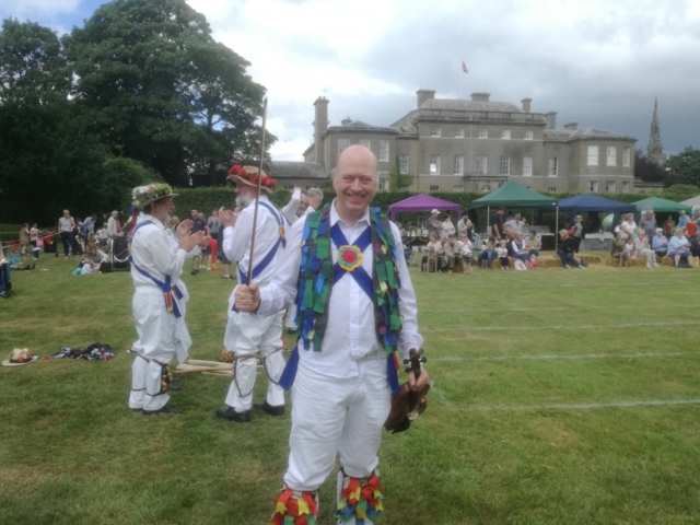 Fiddler Shows off his Alternative Footwear at Thorpe Hall